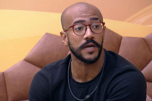 Ricardo em conversa no quarto deserto do BBB 23