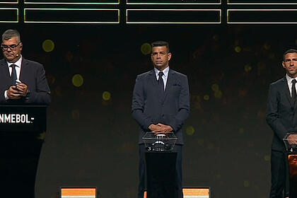 Trecho do sorteio da fase de grupos da Cola Libertadores 2023, com os sorteios dos confrontos