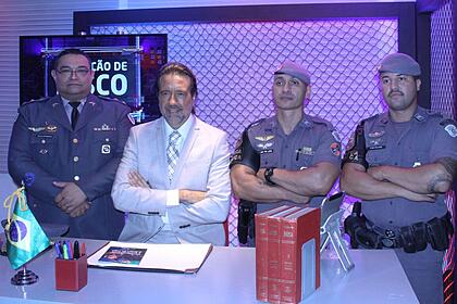 Tenente Fernando, Jorge Lordello, PM Leão e PM Lopes em evento que comemorou 500 episódios do Operação de Risco na RedeTV!