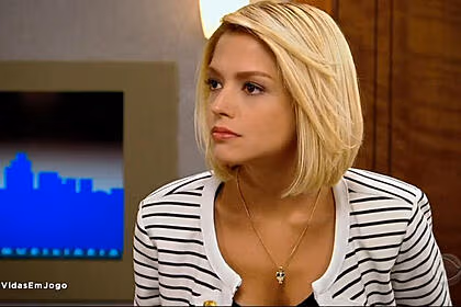 Thaís fersoza como patrícia em cena da novela vidas em jogo