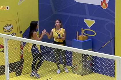 Larissa e Bruna Griphao sorteiam a consequência na Prova do Líder do BBB 23