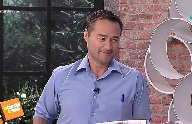 Alessandro Lo-Bianco participa do A Tarde É Sua mesmo após denúncias