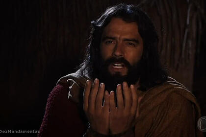 Guilherme winter como moisés em trecho da novela os dez mandamentos