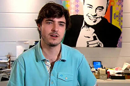 João augusto liberato, com uma blusa polo azul, em trecho do depoimento para o domingo legal