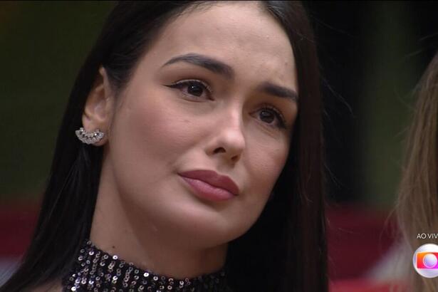 Larissa chora antes de ser eliminada do BBB 23
