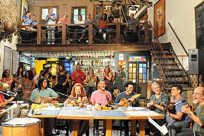Beth Carvalho, Diogo Nogueira e Hamilton de Holanda no programa Samba na Gamboa, em 2011