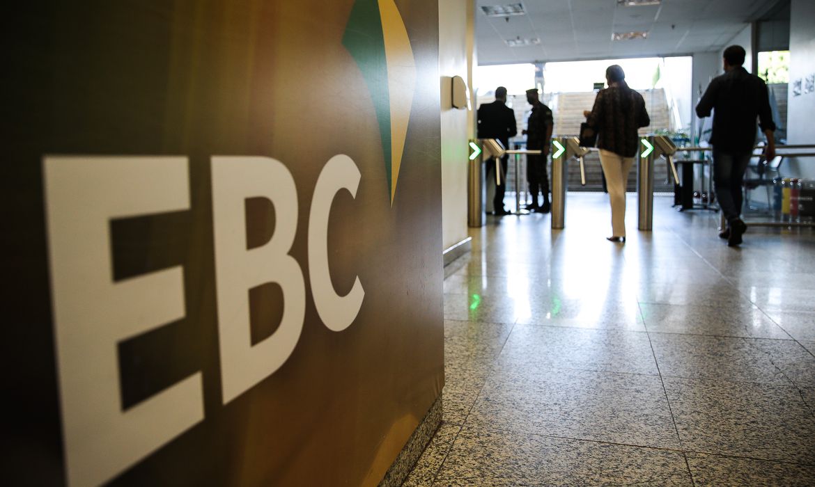 EBC vive dia de protesto dos servidores após cortes no governo Lula