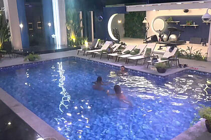 Natália Deodato Janielle Nogueira e Bruno Camargo na piscina
