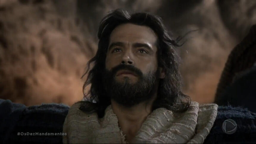 Guilherme winter, como moisés, anunciando uma nova praga na novela os dez mandamentos