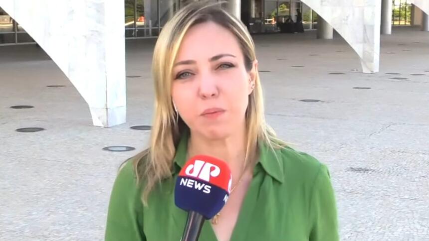 Katiuscia Sotomayor em trecho de uma entrada ao vivo, direto de Brasília, na Jovem Pan