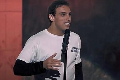 Leo Lins em trecho de um show publicado no YouTube