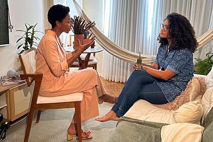 Mariana Bispo e Barbara Reis em reportagem do Fantástico sobre Terra e Paixão
