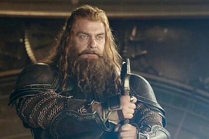Ray stevenson interpretou o guerreiro volstagg nos filmes thor