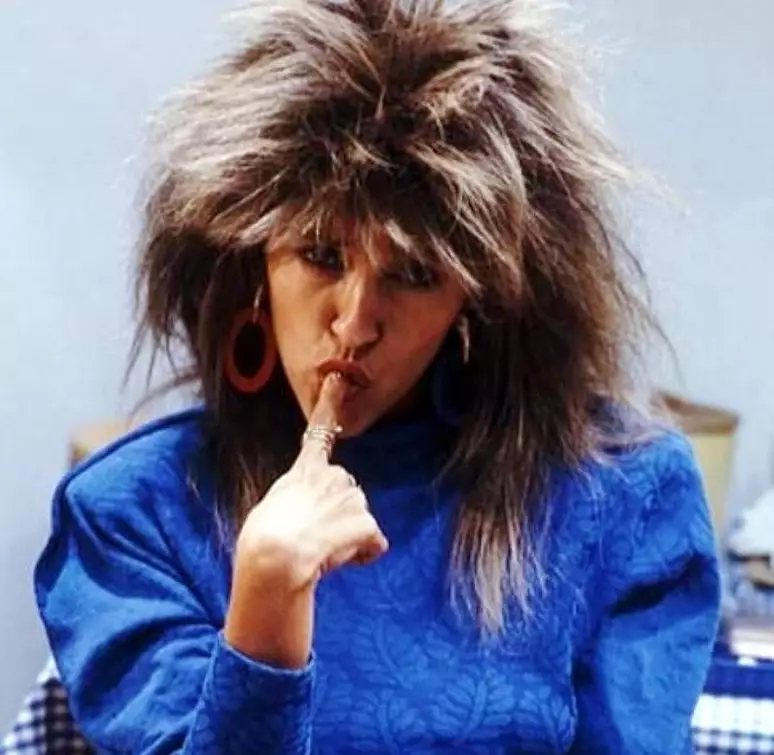 Regina Casé como Tina Pepper, personagem que homenageava Tina Turner em Cambalacho, na TV Globo