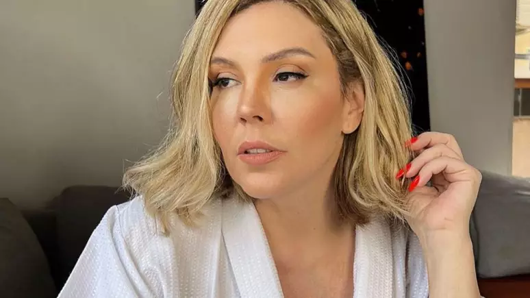 Simony tem alta hospitalar em meio a tratamento de câncer