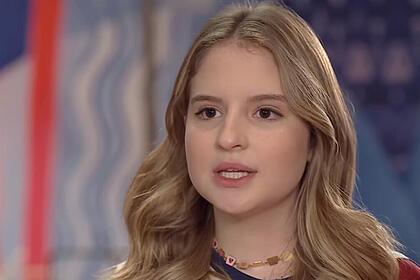 Sophia Valverde, como Poliana, em trecho da novela Poliana Moça