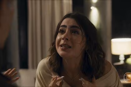 Jade picon chorando em última cena de travessia