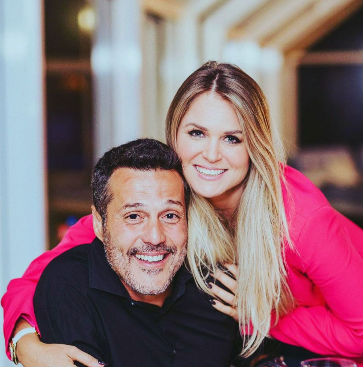 Julio Cesar é abraçado por Susana Werner antes de anunciarem a separação