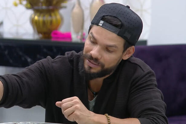 Alexandre Suita em trecho de conversa na cozinha do A Grande Conquista