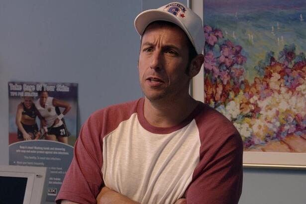 Adam Sandler em trecho do filme Gente Grande 2