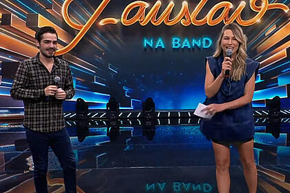 João Guilherme Silva e Anne Lottermann no estúdio do programa Faustão na Band