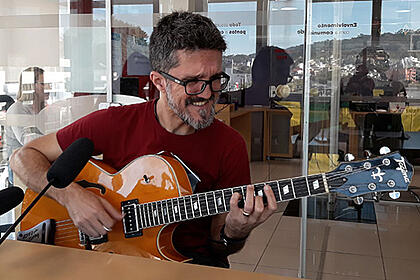 Mazin Silva em entrevista a programa de rádio