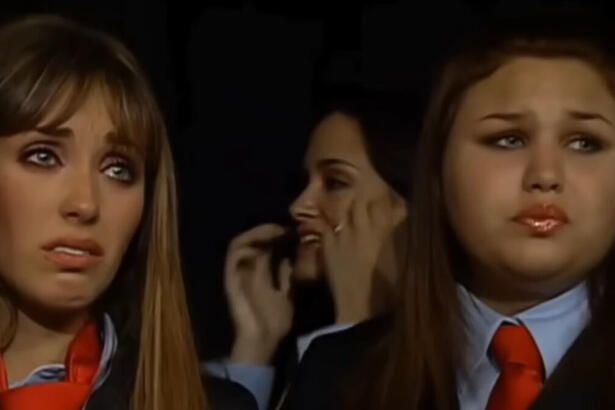 Trecho do capítulo de estreia da reprise da novela Rebelde