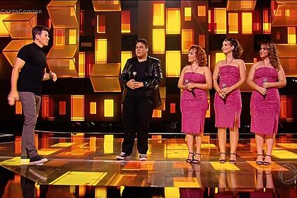 Samuca e Trio Mary's no palco da final do Canta Comigo 5