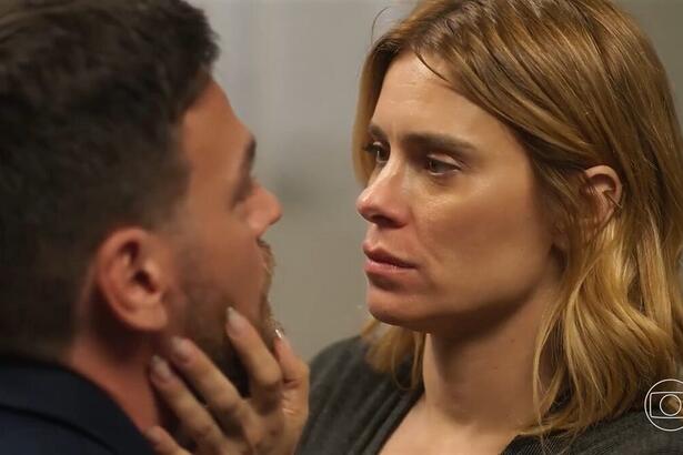 Theo olha para Lumiar em cena de Vai na Fé | Imagem: Reprodução/TV Globo