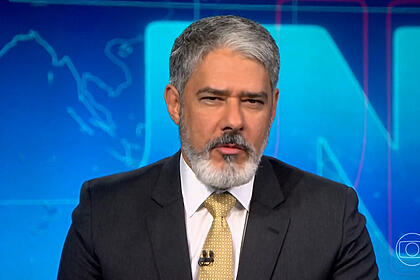 William bonner na bancada do jornal nacional