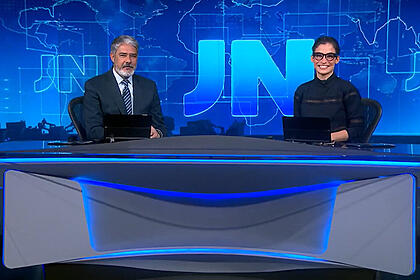 William Bonner e Renata Vasconcellos apresentando o Jornal Nacional desta sexta-feira, 24/06, antes de entrarem de férias