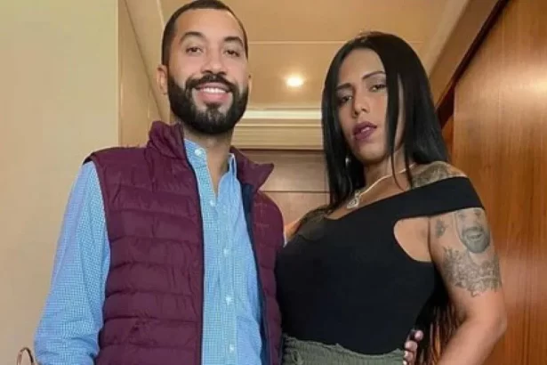 Gil do Vigor e Janielle Nogueira em foto posada juntos