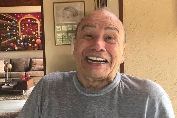 Stênio Garcia em foto posada sorrindo