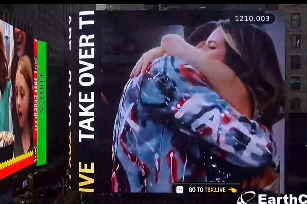 Vídeo de Amanda e Sapato teve exibição na Times Square