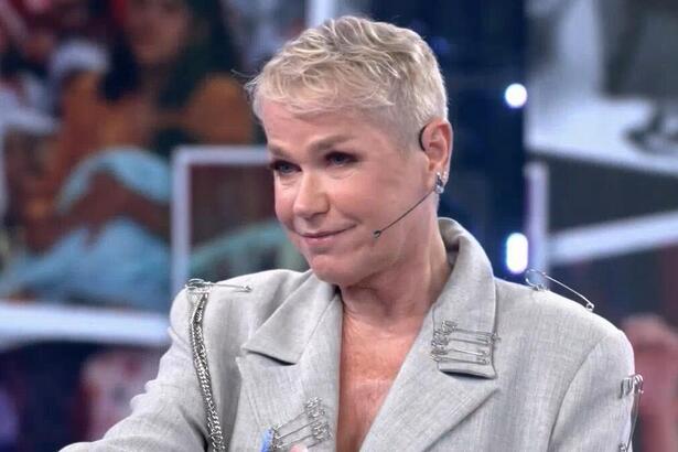 Xuxa com semblante triste no Domingão