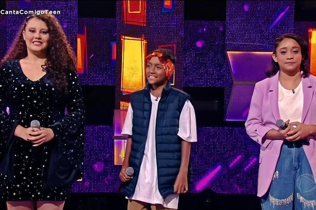 Mina, Thierry e Clarinha Teixeira no palco do Canta Comigo Teen 4