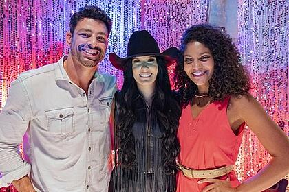 Cauã Reymond, Ana Castella e Barbara Reis em cena de Terra e Paixão