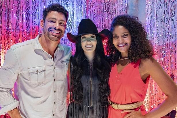 Cauã Reymond, Ana Castella e Barbara Reis em cena de Terra e Paixão