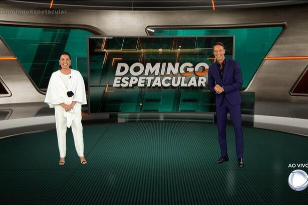 Carolina Ferraz e Sergio Aguiar apresentando o Domingo Espetacular