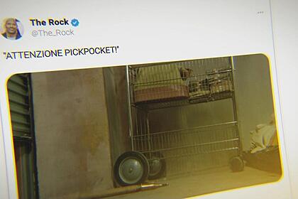 Meme attenzione pickpocket! No frame da chamada do cine espetacular no sbt