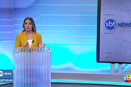 Julia scherer no cenário do sbt news na tv em salvador, bahia