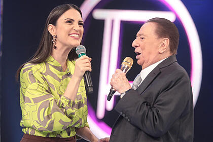 Chris Flores e Raul Gil no Jogo do Banquinho no Programa Raul Gil
