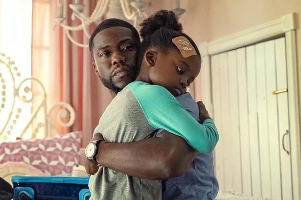 Kevin Hart em trecho do filme Paternidade