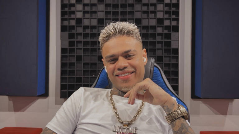 MC Cabelinho em participação no Conversa com Bial, em 2022
