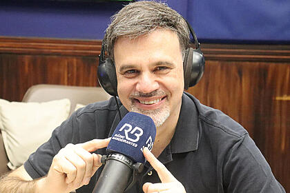 Mauro Beting em trecho de um programa na Rádio Bandeirantes