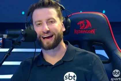 Eros prado em trecho de transmissão para o sbt sports