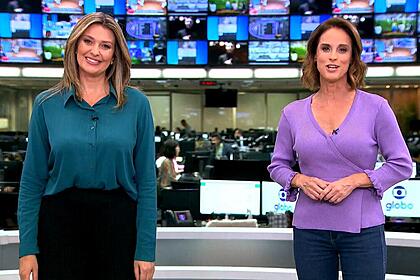 Cristina Vieira de blusa verde ao lado de Helen Martins, de blusa lilás, na redação da Globo em São Paulo anunciando os destaques do Globo Rural