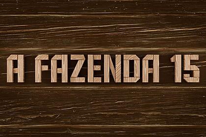 Logo oficial de A Fazenda 15 com detalhes madeirados