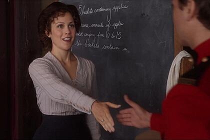 Elizabeth Thatcher (Erin Krakow) em cena da série Quando Chama o Coração, de volta na record