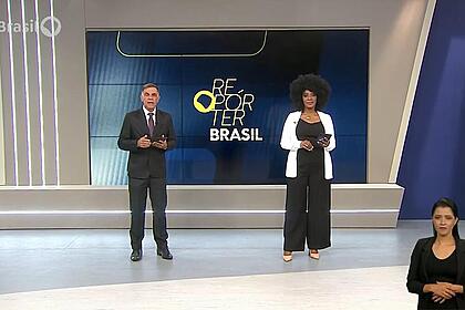 Luiz Carlos Braga e Maria Paula Sato no centro do cenário do novo Repórter Brasil